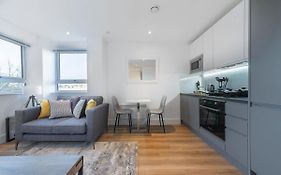 Modern Studio Apartment In East Grinstead