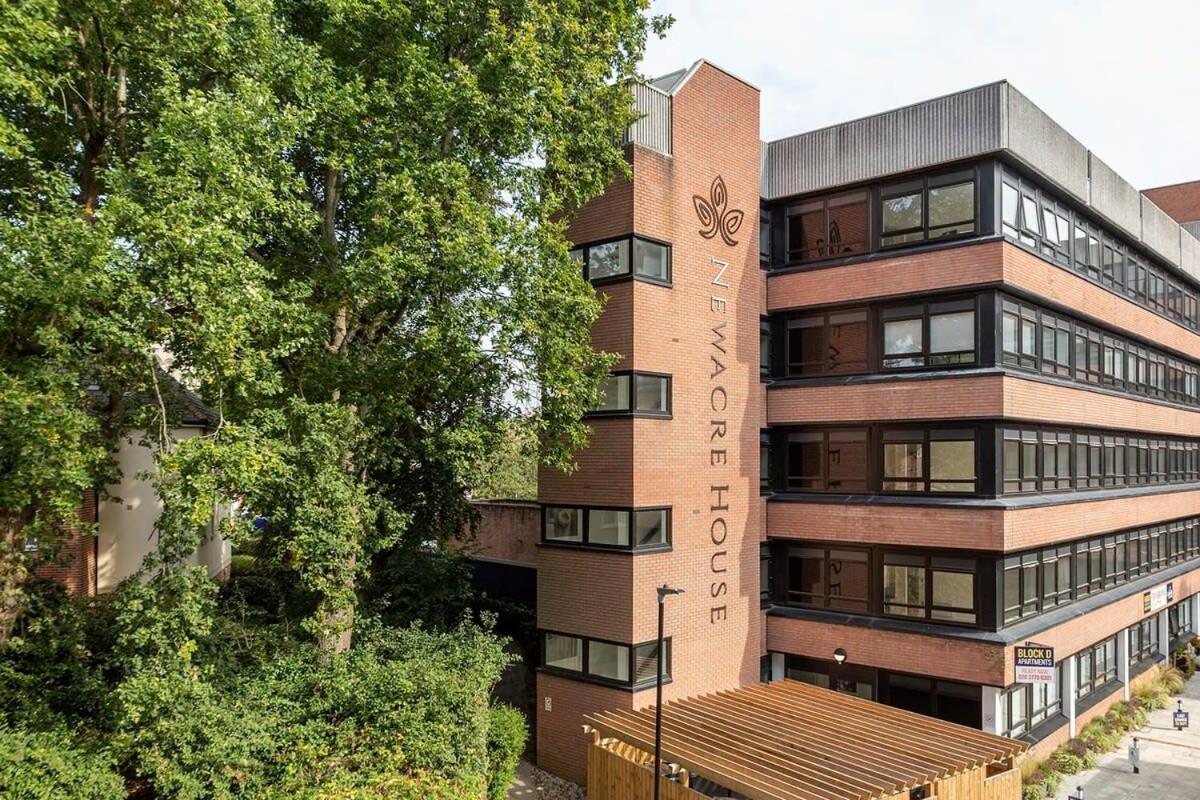 Modern Studio Apartment In East Grinstead Exterior photo