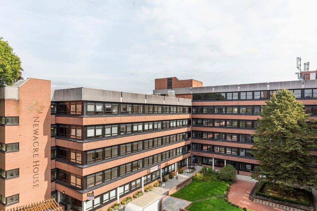 Modern Studio Apartment In East Grinstead Exterior photo